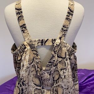 NWOT-snake skin design blouse